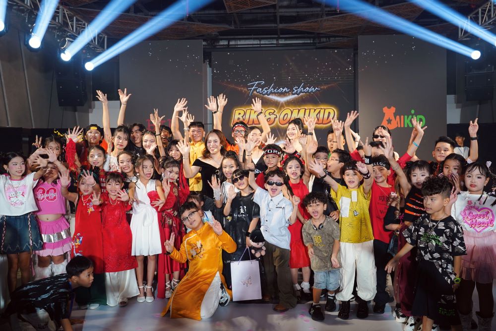 “Em bé chất” làm vedette, khuấy động sàn diễn thời trang nhí - ảnh 13