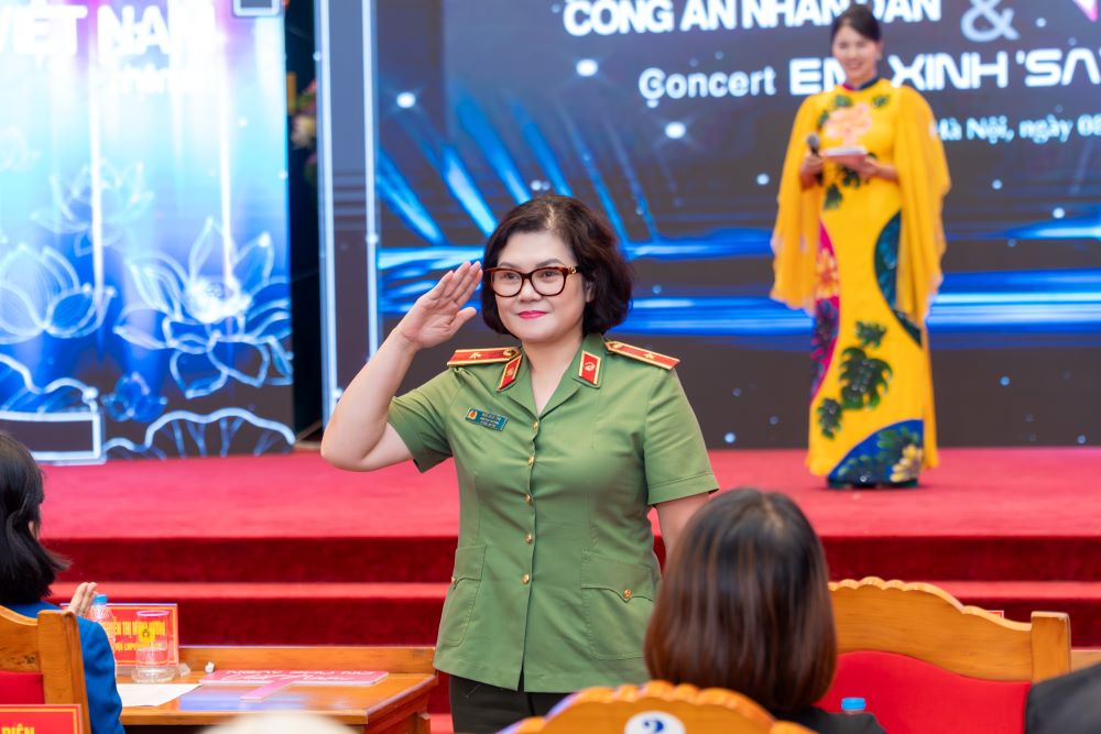 Vũ Trụ “Say Hi” trao tặng 1 tỷ đồng, đồng hành Hội PN Bộ Công An hỗ trợ khắc phục thiệt hại bão lũ - ảnh 2