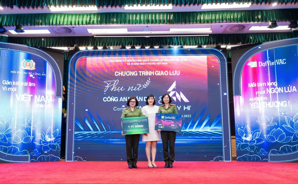 Vũ Trụ “Say Hi” trao tặng 1 tỷ đồng, đồng hành Hội PN Bộ Công An hỗ trợ khắc phục thiệt hại bão lũ - ảnh 1