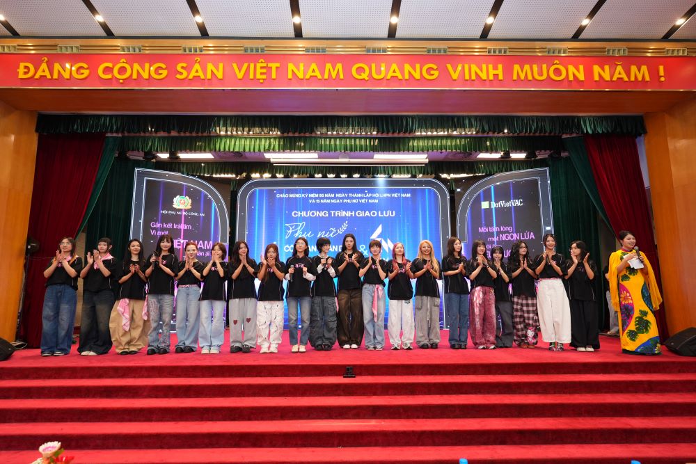 Vũ Trụ “Say Hi” trao tặng 1 tỷ đồng, đồng hành Hội PN Bộ Công An hỗ trợ khắc phục thiệt hại bão lũ - ảnh 9