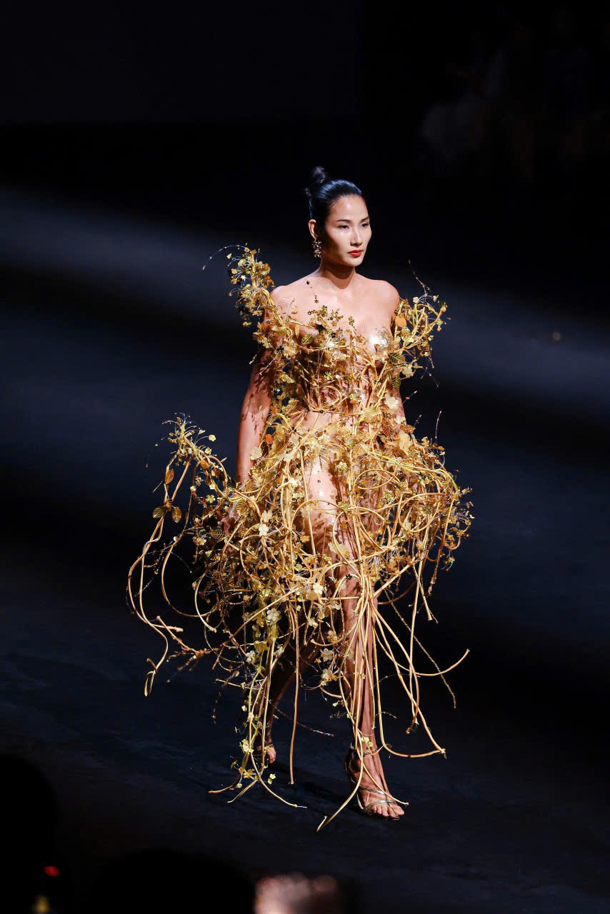 Mãn nhãn ngắm bộ sưu tập đậm văn hóa Việt của NTK Thanh Hương Bùi tại Shanghai Fashion Week SS26 - ảnh 1