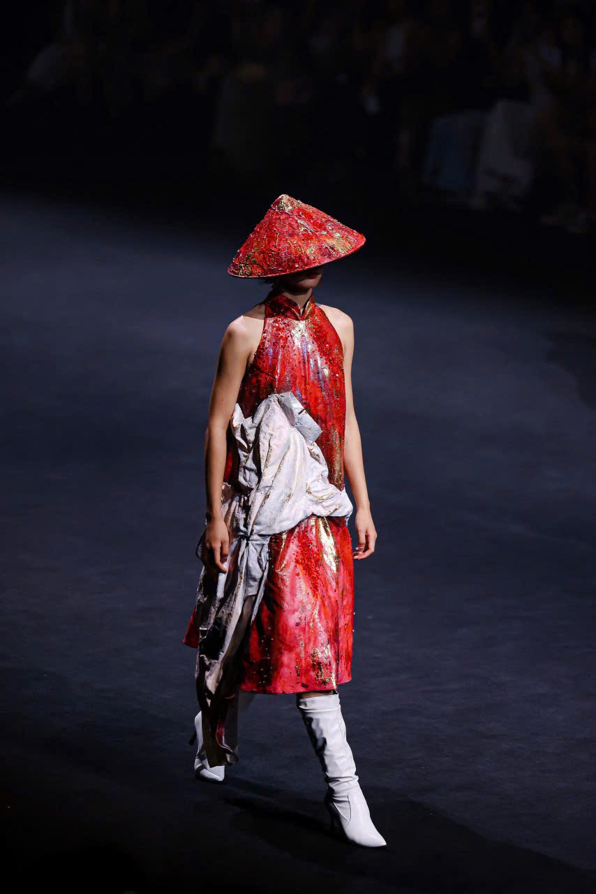 Mãn nhãn ngắm bộ sưu tập đậm văn hóa Việt của NTK Thanh Hương Bùi tại Shanghai Fashion Week SS26 - ảnh 5