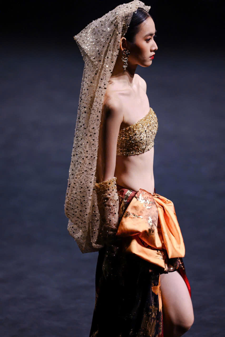 Mãn nhãn ngắm bộ sưu tập đậm văn hóa Việt của NTK Thanh Hương Bùi tại Shanghai Fashion Week SS26 - ảnh 13