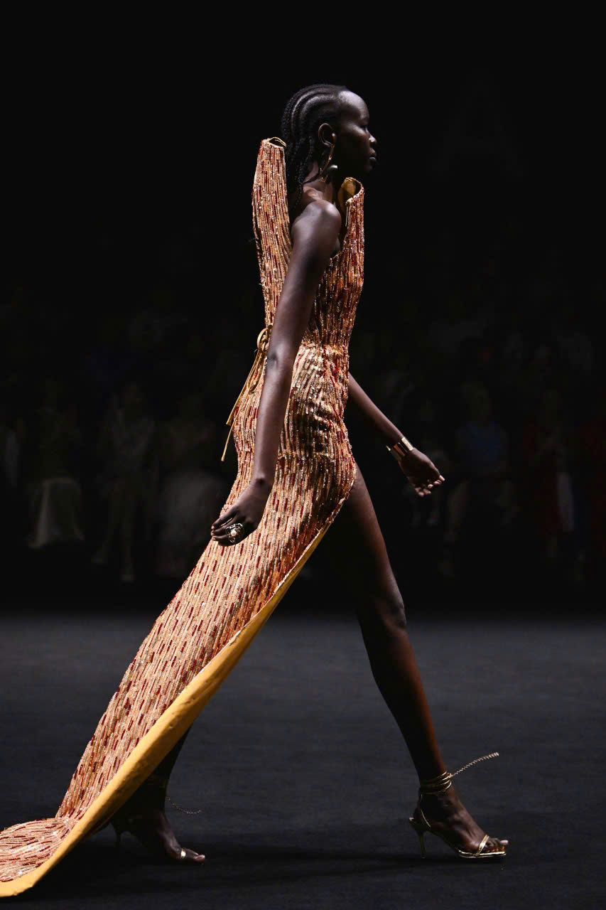 Mãn nhãn ngắm bộ sưu tập đậm văn hóa Việt của NTK Thanh Hương Bùi tại Shanghai Fashion Week SS26 - ảnh 7
