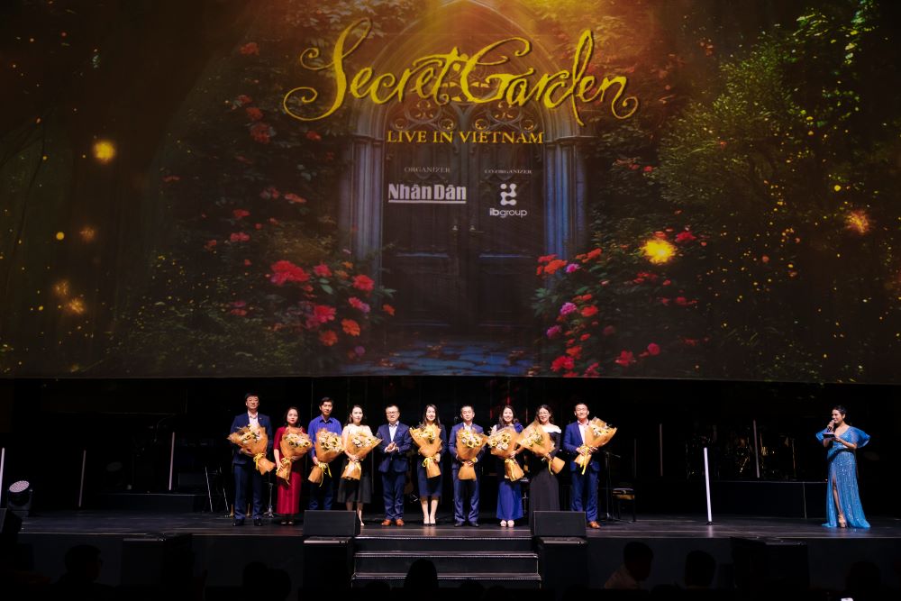 Âm nhạc chữa lành của Secret Garden khiến khán giả Việt Nam say đắm - ảnh 8
