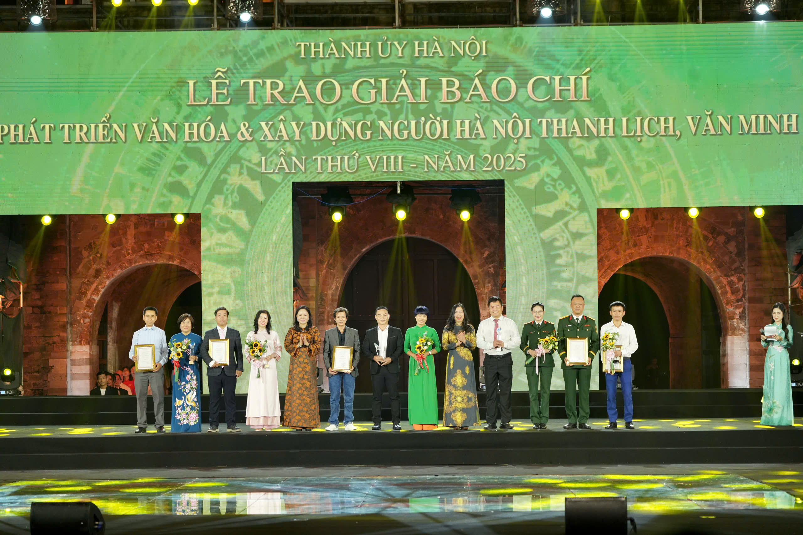 Báo chí đồng hành trong sự nghiệp xây dựng, phát triển văn hóa và con người Hà Nội - ảnh 4