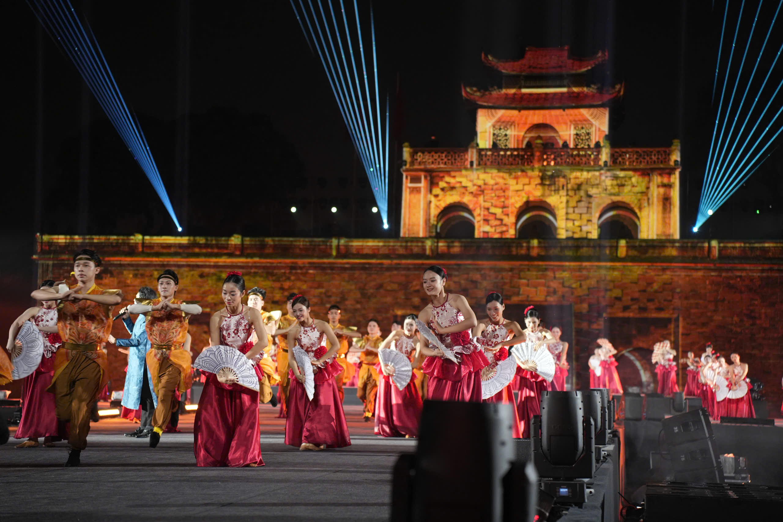 Lễ Khai mạc Festival Thăng Long - Hà Nội năm 2025 và “Bản giao hưởng di sản” rực rỡ giữa lòng Hà Nội - ảnh 7