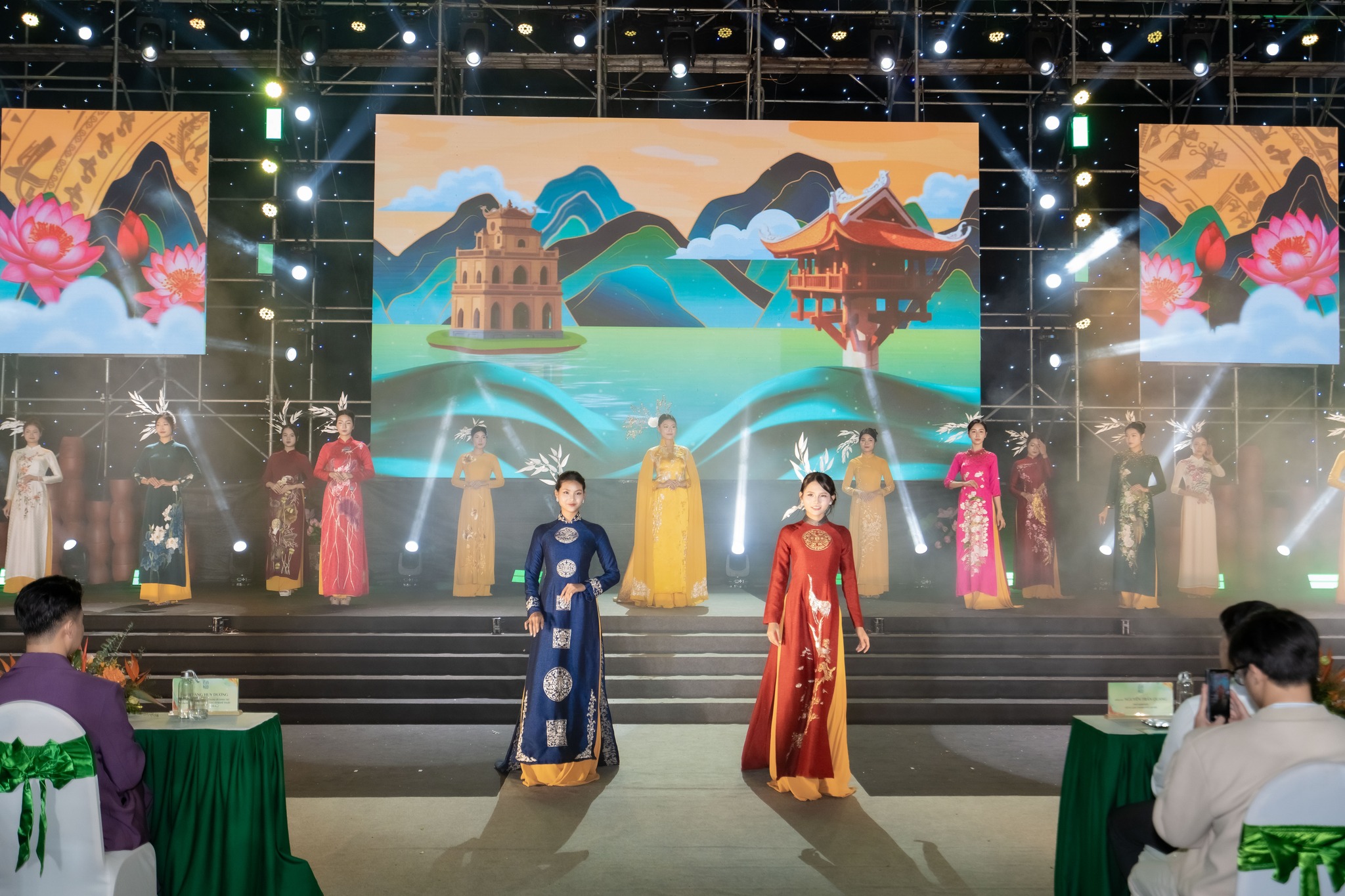 Lễ hội Áo dài Du lịch Hà Nội năm 2025 góp phần đưa Áo dài trở thành “Đại sứ du lịch”  - ảnh 1
