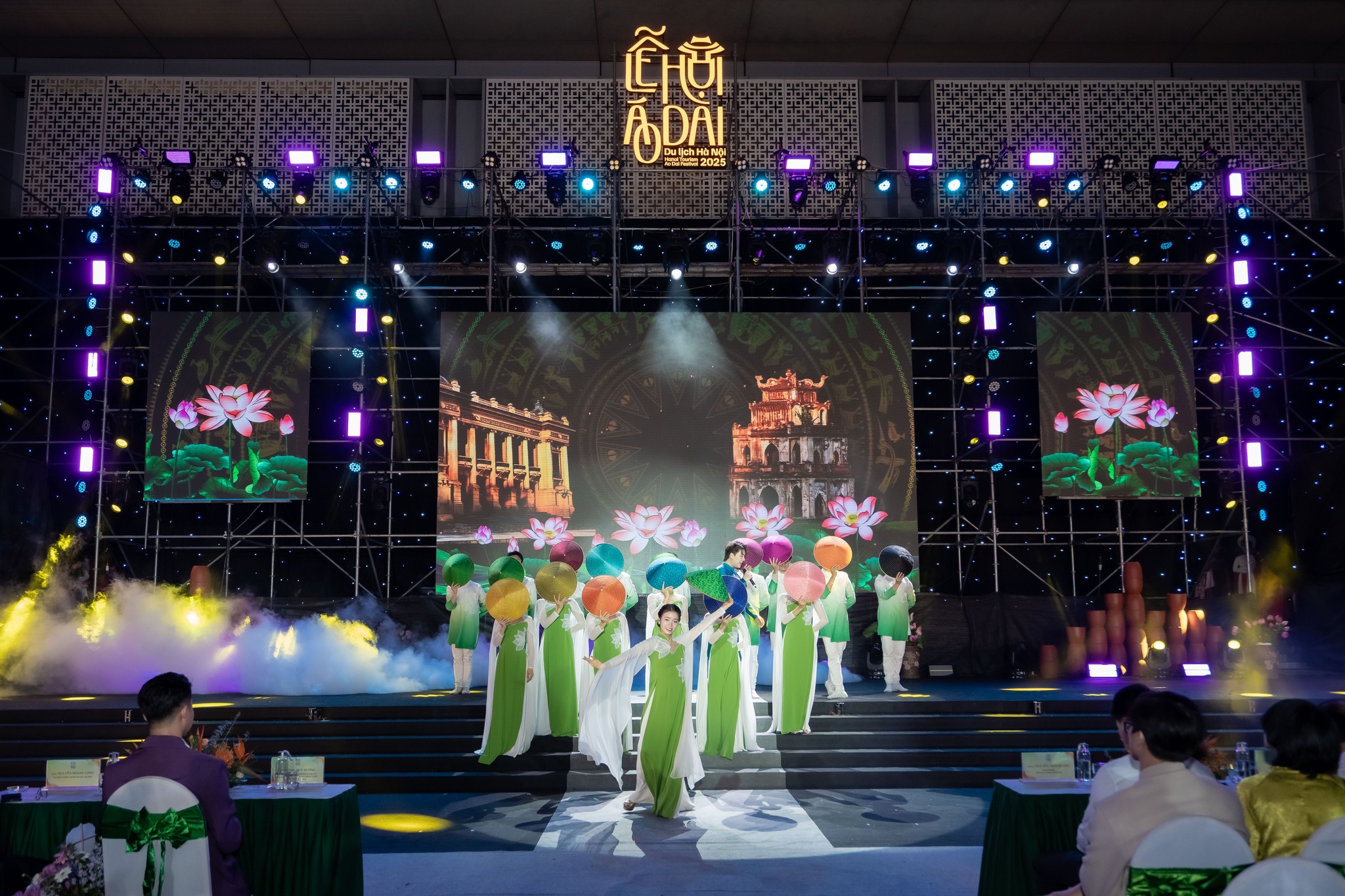 Lễ hội Áo dài Du lịch Hà Nội năm 2025 góp phần đưa Áo dài trở thành “Đại sứ du lịch”  - ảnh 3