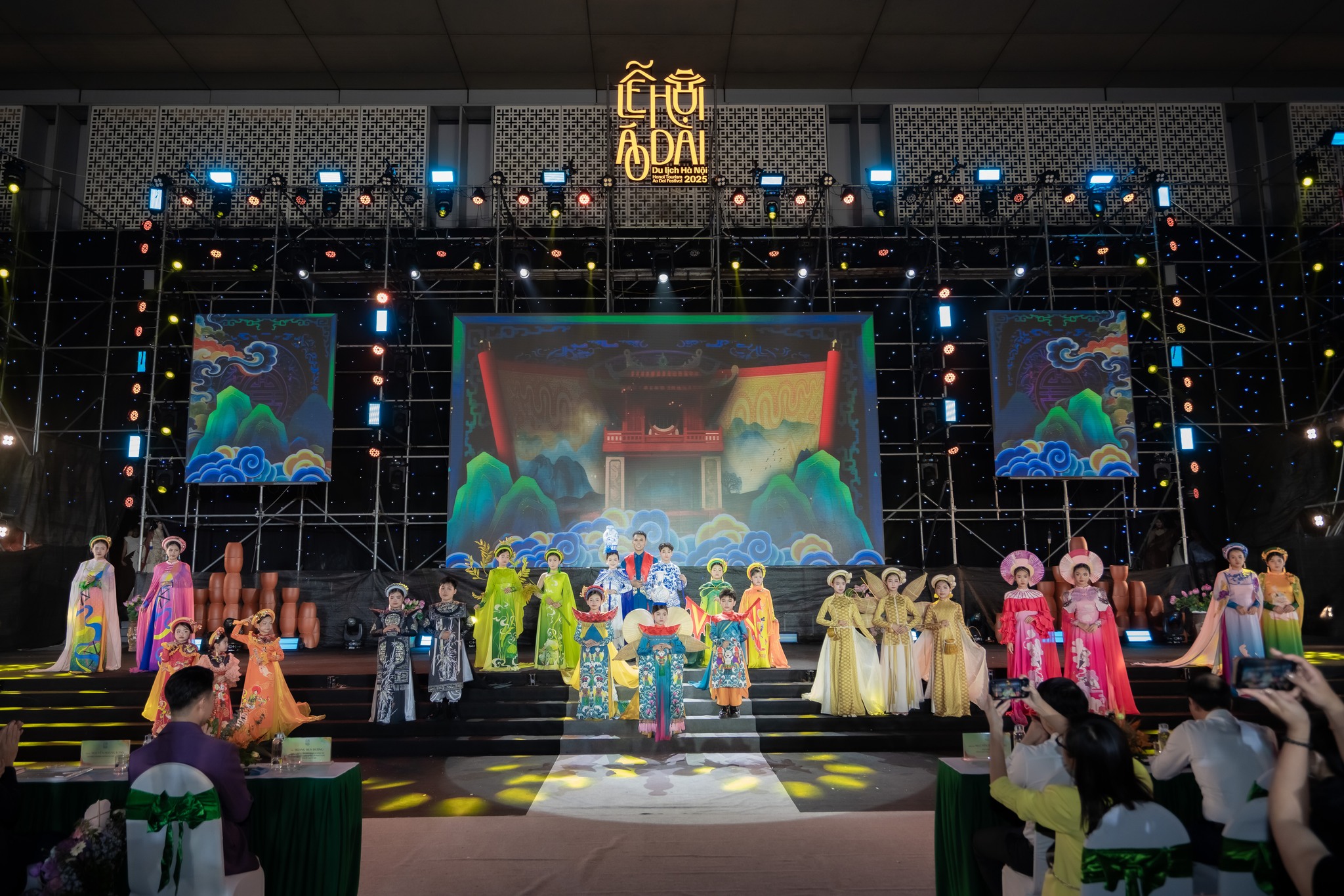 Lễ hội Áo dài Du lịch Hà Nội năm 2025 góp phần đưa Áo dài trở thành “Đại sứ du lịch”  - ảnh 5