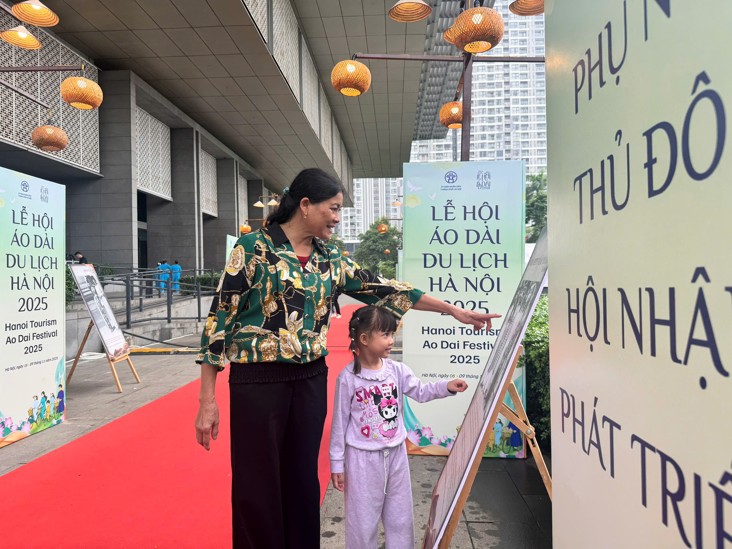 Lễ hội Áo dài Du lịch Hà Nội năm 2025 góp phần đưa Áo dài trở thành “Đại sứ du lịch”  - ảnh 11