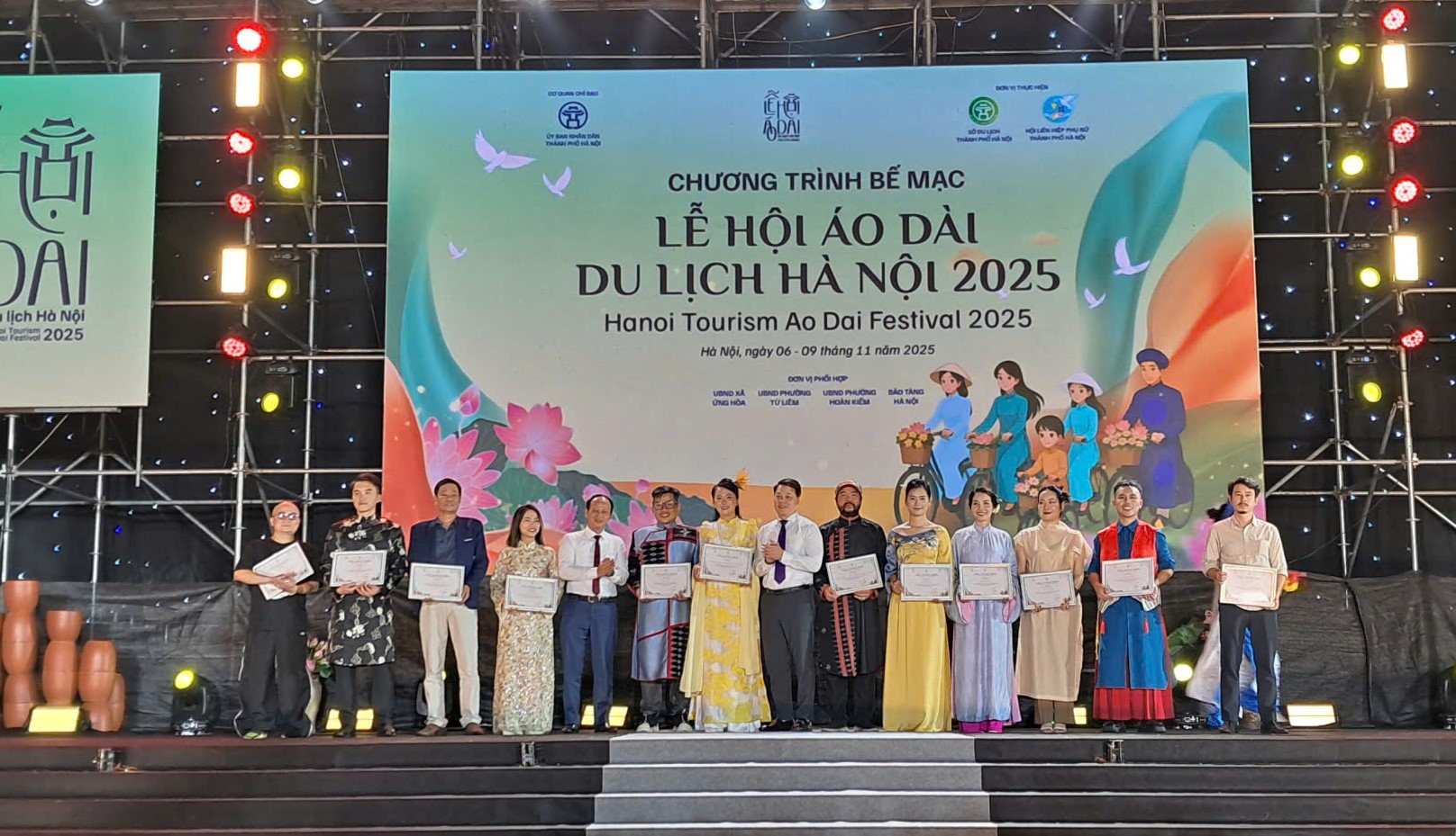 Lễ hội Áo dài Du lịch Hà Nội năm 2025 góp phần đưa Áo dài trở thành “Đại sứ du lịch”  - ảnh 2