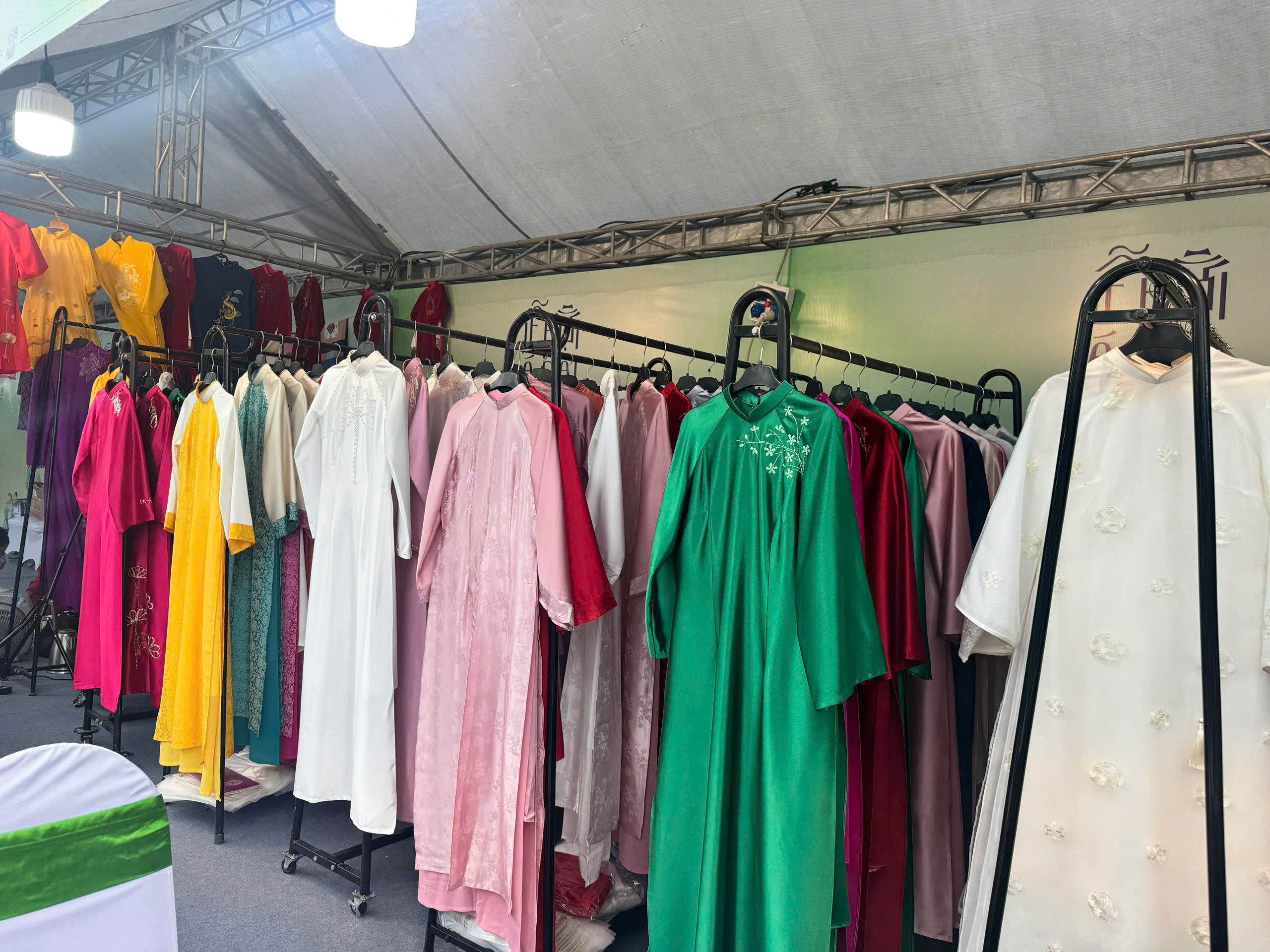 Lễ hội Áo dài Du lịch Hà Nội năm 2025 góp phần đưa Áo dài trở thành “Đại sứ du lịch”  - ảnh 13