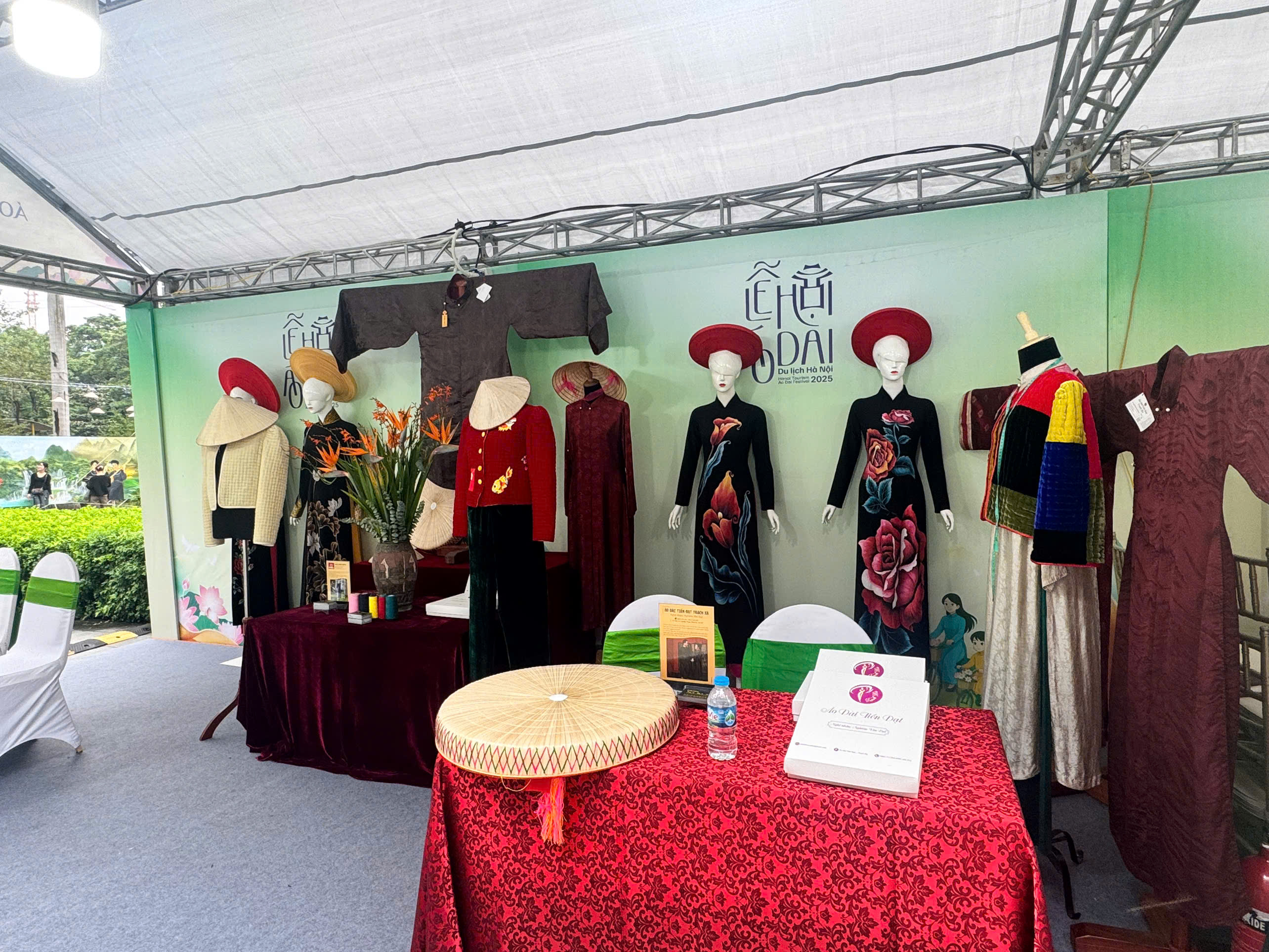 Lễ hội Áo dài Du lịch Hà Nội năm 2025 góp phần đưa Áo dài trở thành “Đại sứ du lịch”  - ảnh 12