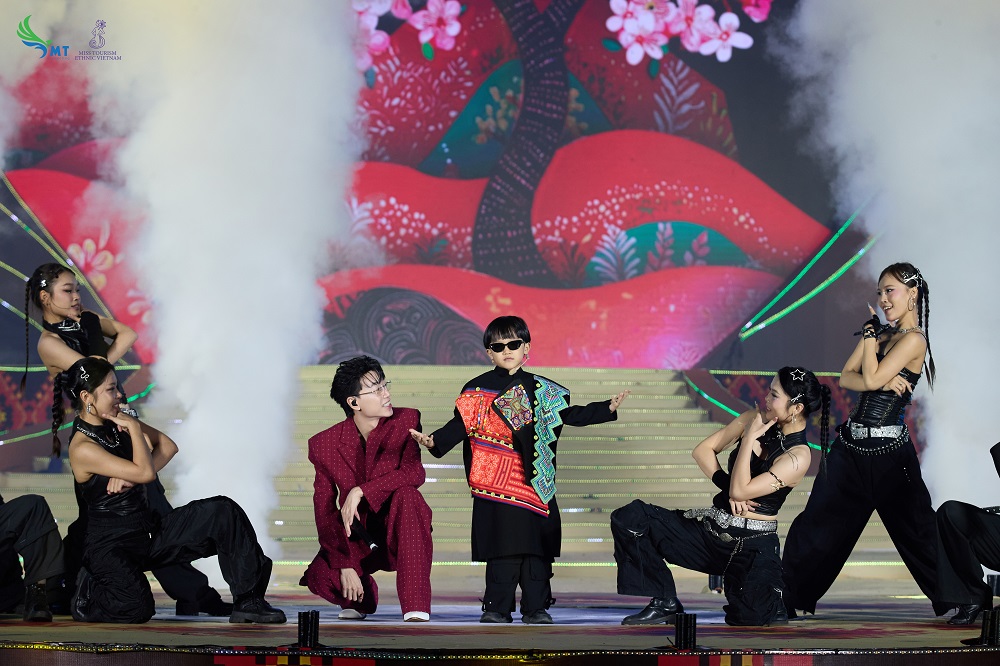 Đêm Chung Kết Hoa hậu Du lịch Dân tộc Việt Nam 2025- ngày hội sắc màu văn hóa các dân tộc Việt Nam - ảnh 15