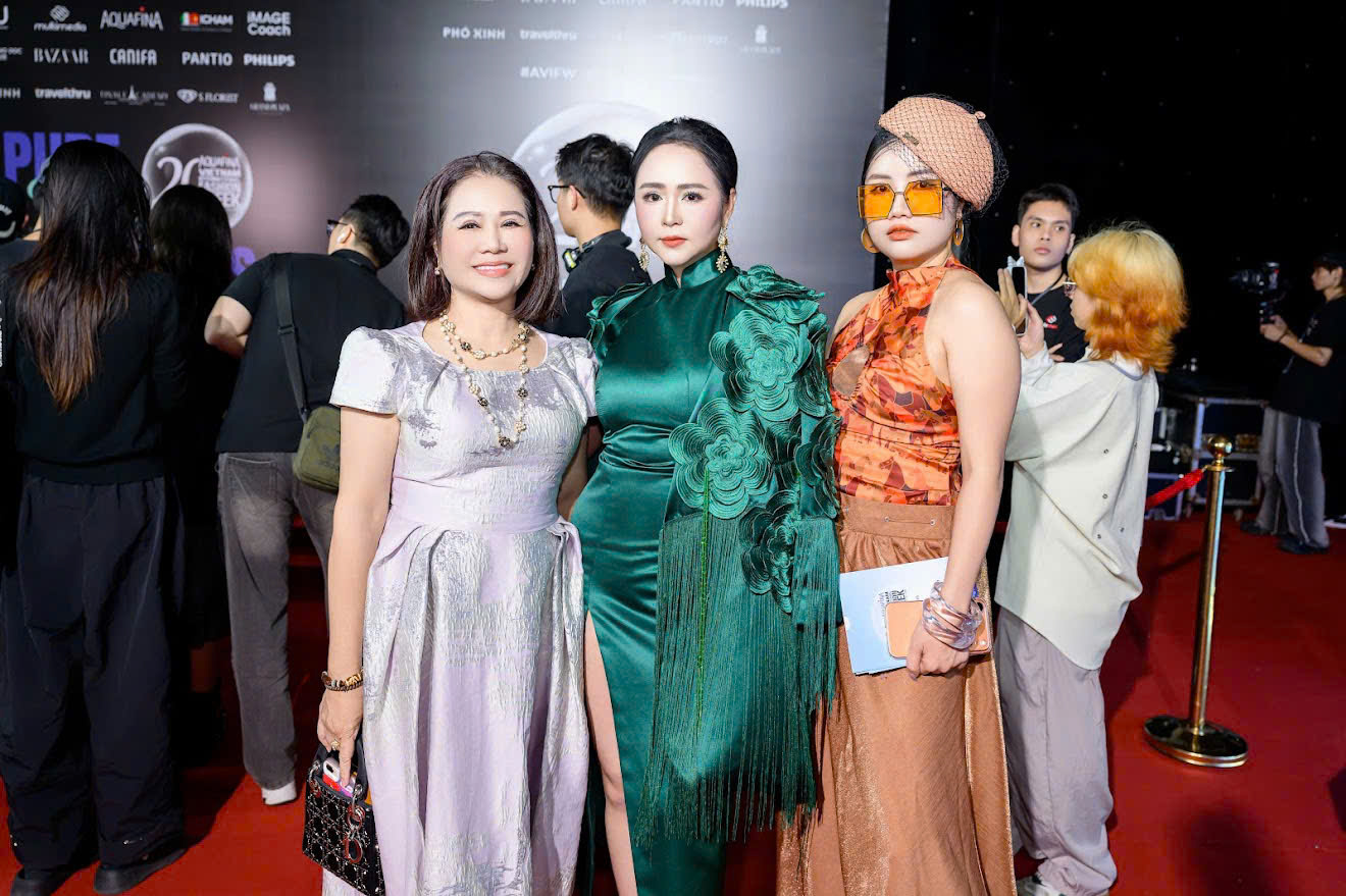 NKT Thanh Hương Bùi ghi điểm với phong cách thời trang tinh tế, sang trọng tại Tuần lễ thời trang quốc tế Việt Nam - ảnh 2