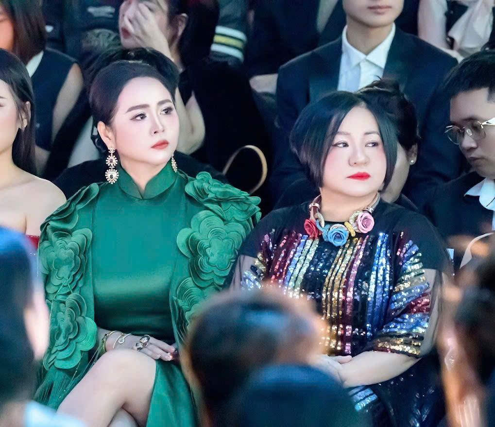 NKT Thanh Hương Bùi ghi điểm với phong cách thời trang tinh tế, sang trọng tại Tuần lễ thời trang quốc tế Việt Nam - ảnh 4