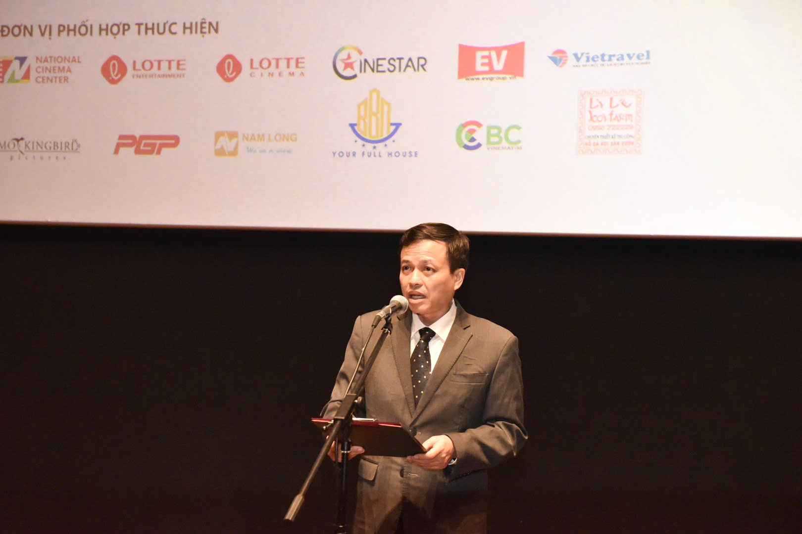 Phim “Mùi cỏ cháy” khai mạc tuần phim chào mừng LHP Việt Nam lần thứ XXIV - ảnh 1