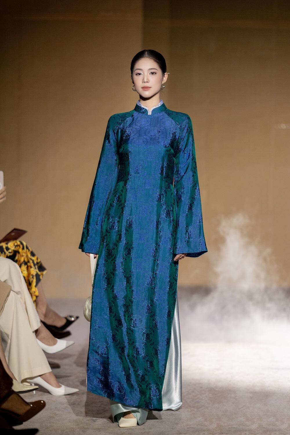 “Vũ trụ mỹ nhân VFC” và dàn Hoa hậu, Á hậu hội tụ ở show thời trang 'Interwoven' - ảnh 10