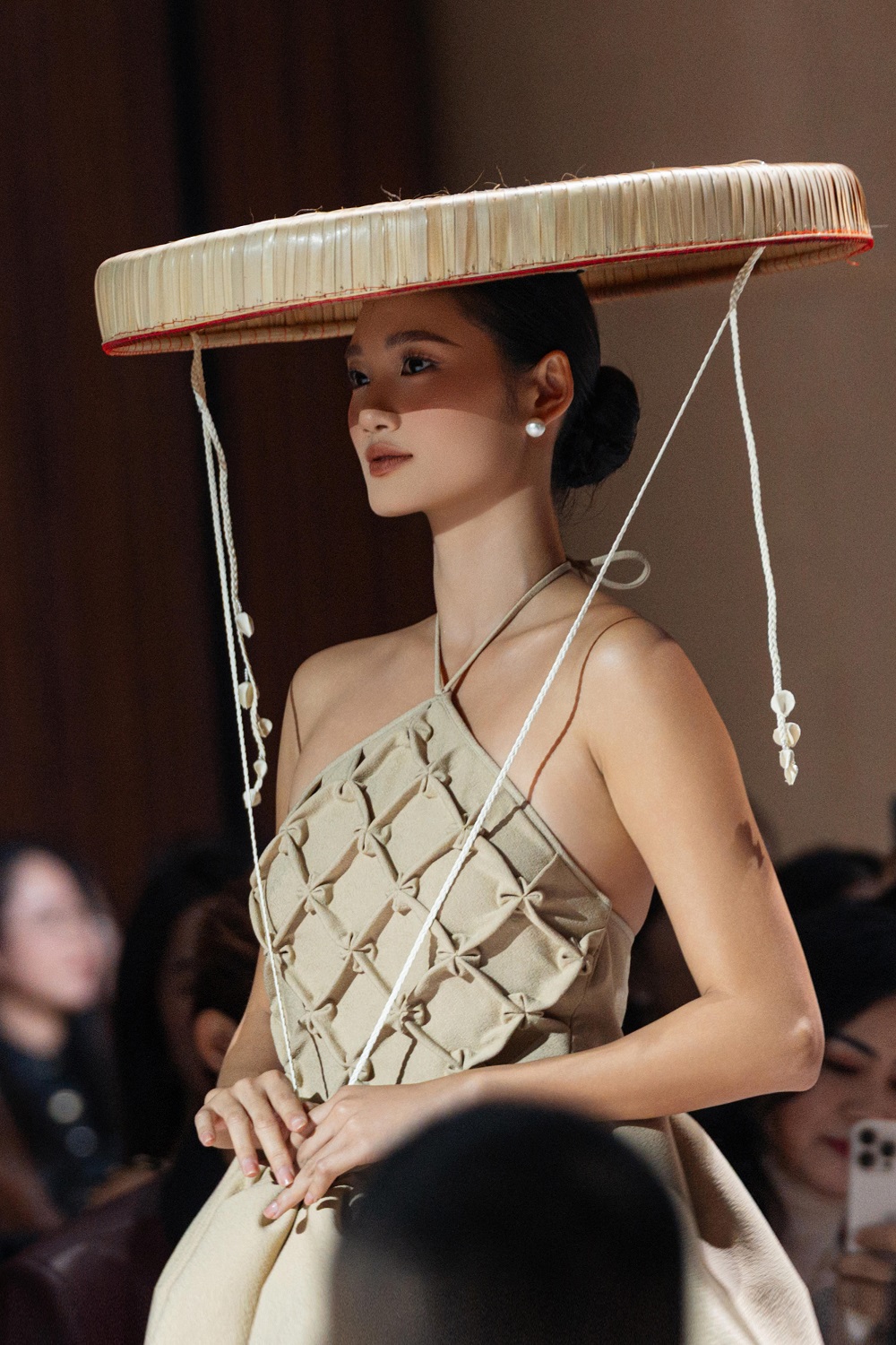 “Vũ trụ mỹ nhân VFC” và dàn Hoa hậu, Á hậu hội tụ ở show thời trang 'Interwoven' - ảnh 8