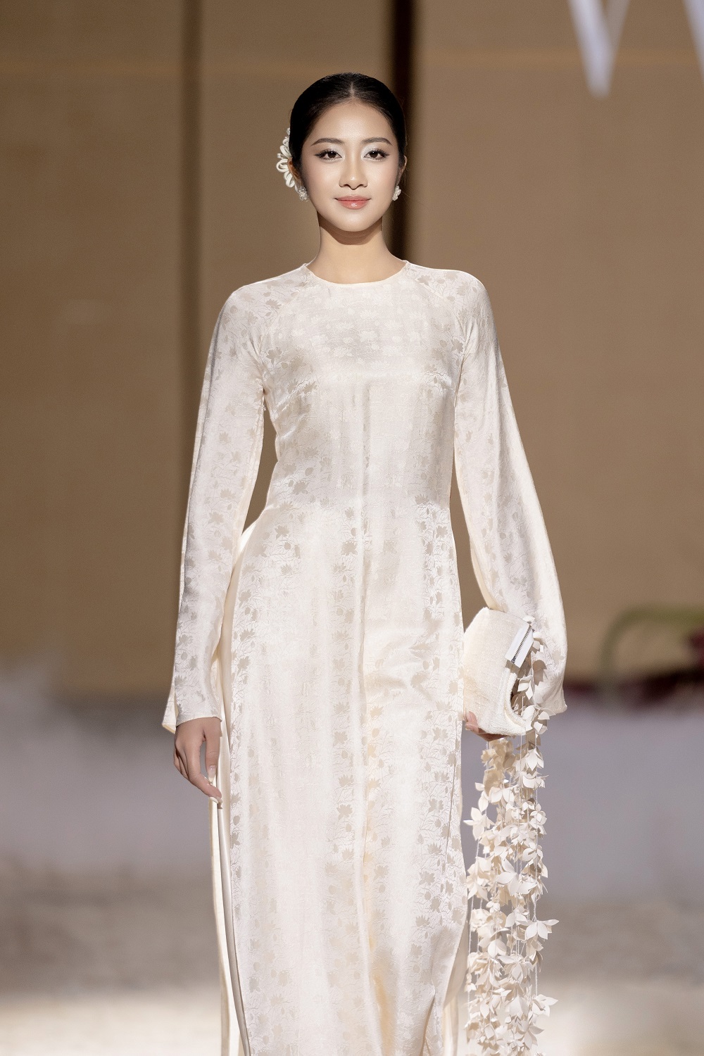 “Vũ trụ mỹ nhân VFC” và dàn Hoa hậu, Á hậu hội tụ ở show thời trang 'Interwoven' - ảnh 12