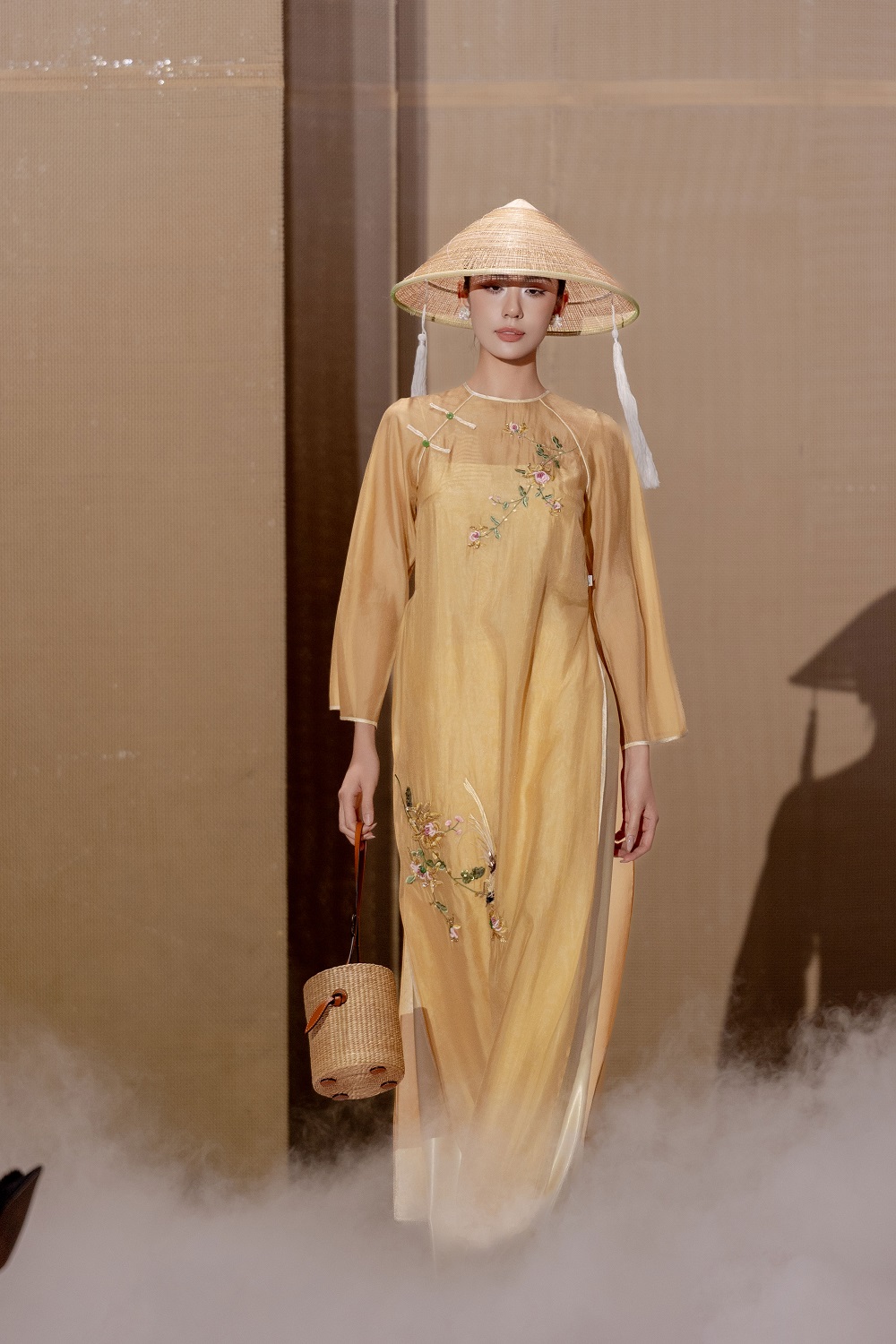 “Vũ trụ mỹ nhân VFC” và dàn Hoa hậu, Á hậu hội tụ ở show thời trang 'Interwoven' - ảnh 11