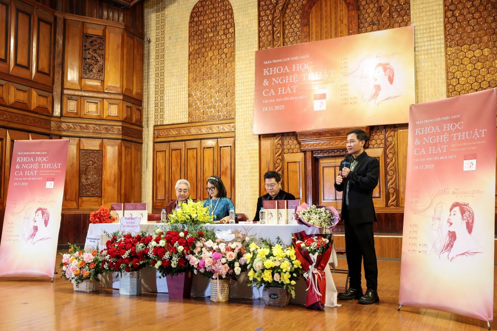 Giảng viên thanh nhạc, nghệ sĩ Opera Bích Thủy ra mắt sách quý về sư phạm thanh nhạc ở Việt Nam  - ảnh 1