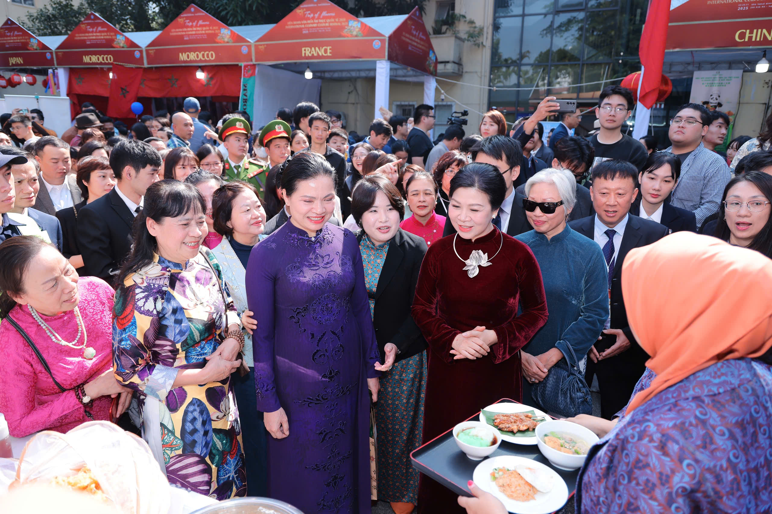 Liên hoan Văn hóa ẩm thực Quốc tế 2025 chung tay ủng hộ đồng bào miền Trung bị bão lũ - ảnh 7