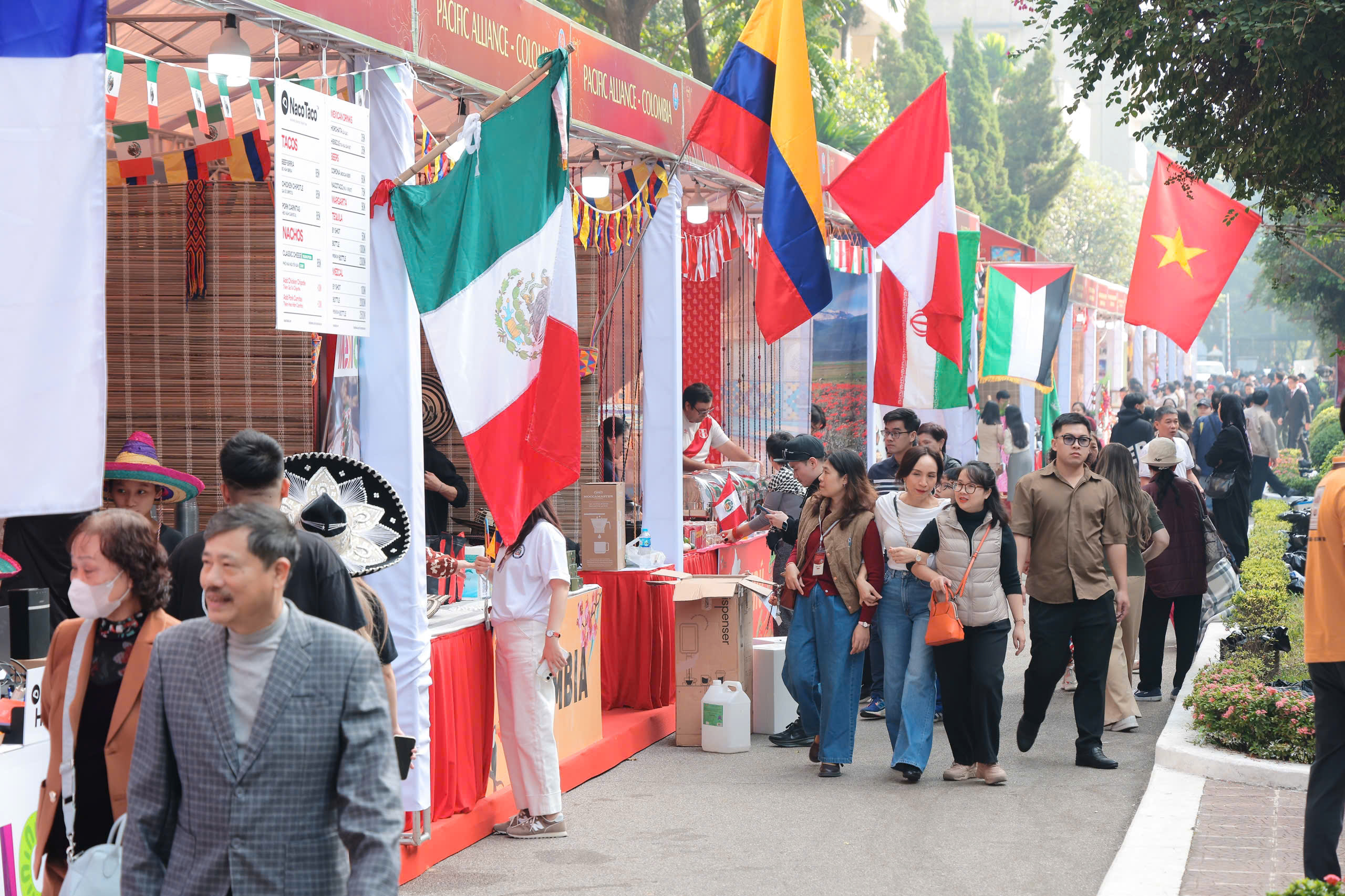 Liên hoan Văn hóa ẩm thực Quốc tế 2025 chung tay ủng hộ đồng bào miền Trung bị bão lũ - ảnh 10