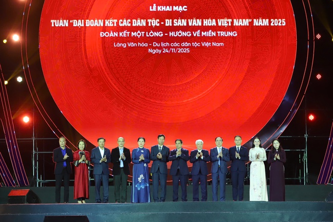 Khai mạc Tuần Đại đoàn kết các dân tộc - Di sản Văn hóa Việt Nam: Đoàn kết một lòng – Hướng về Miền Trung - ảnh 4