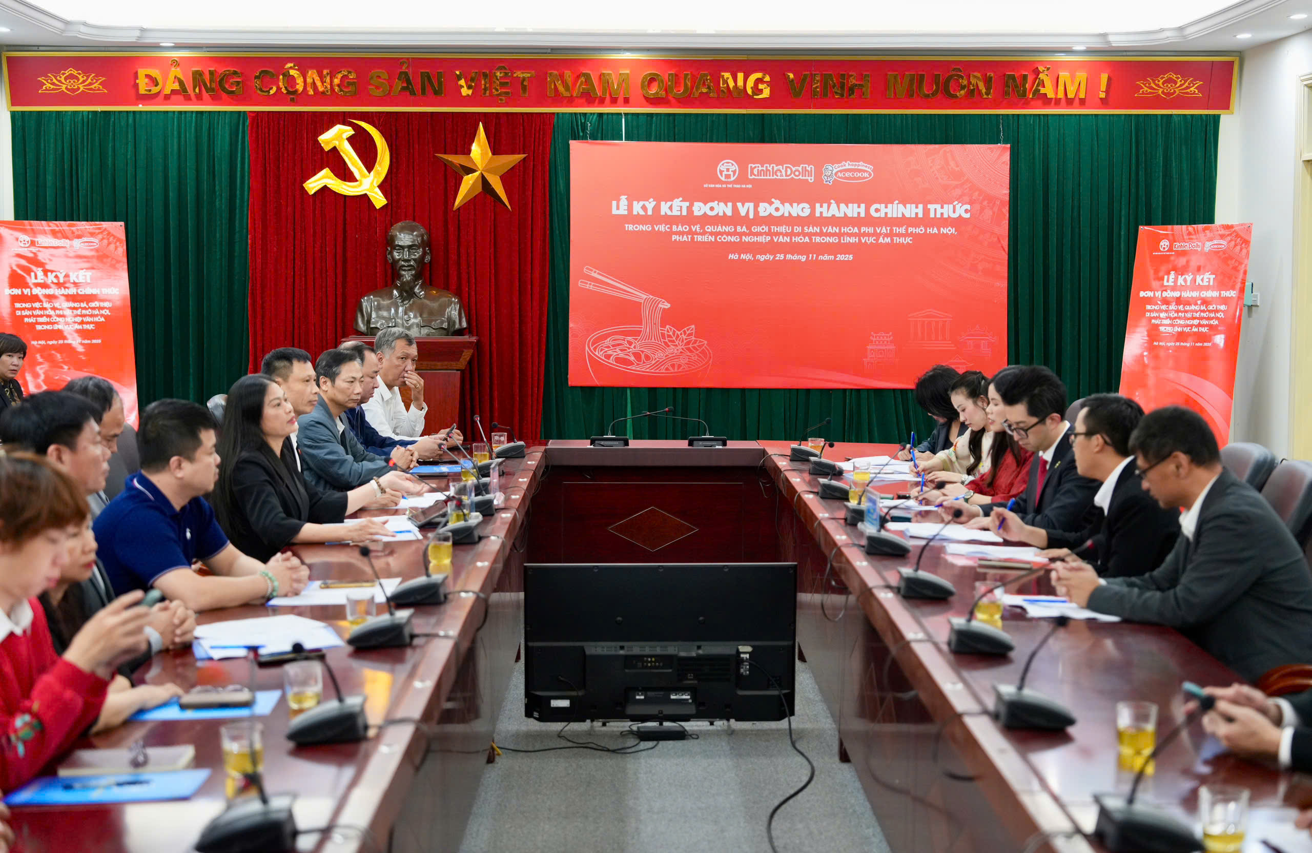 Ký kết hợp tác bảo vệ và quảng bá ẩm thực Hà Nội - di sản Phở - ảnh 1