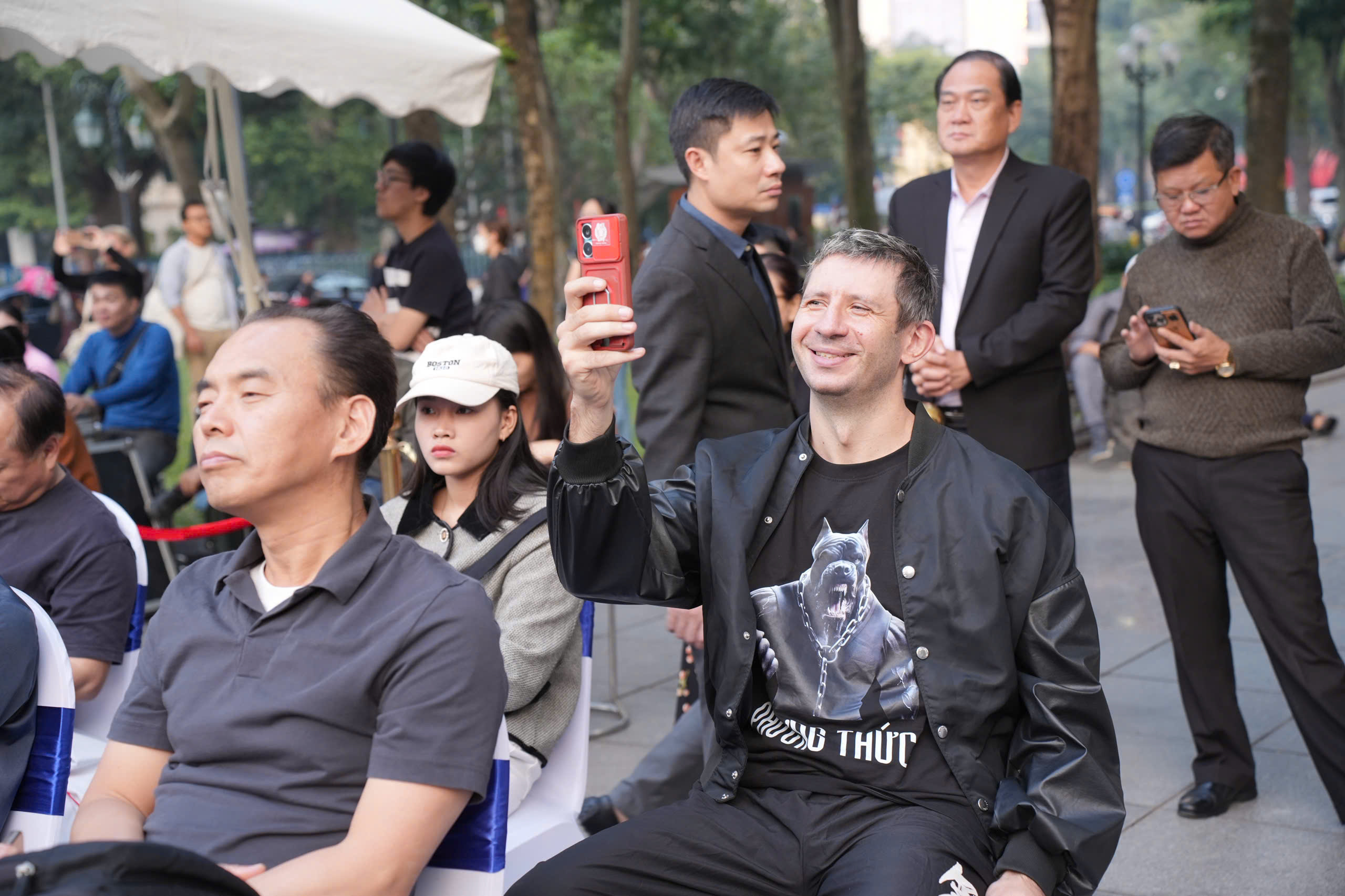 “Âm nhạc cuối tuần”: Điểm hẹn nghệ thuật, không gian sáng tạo mới bên hồ Gươm - ảnh 8