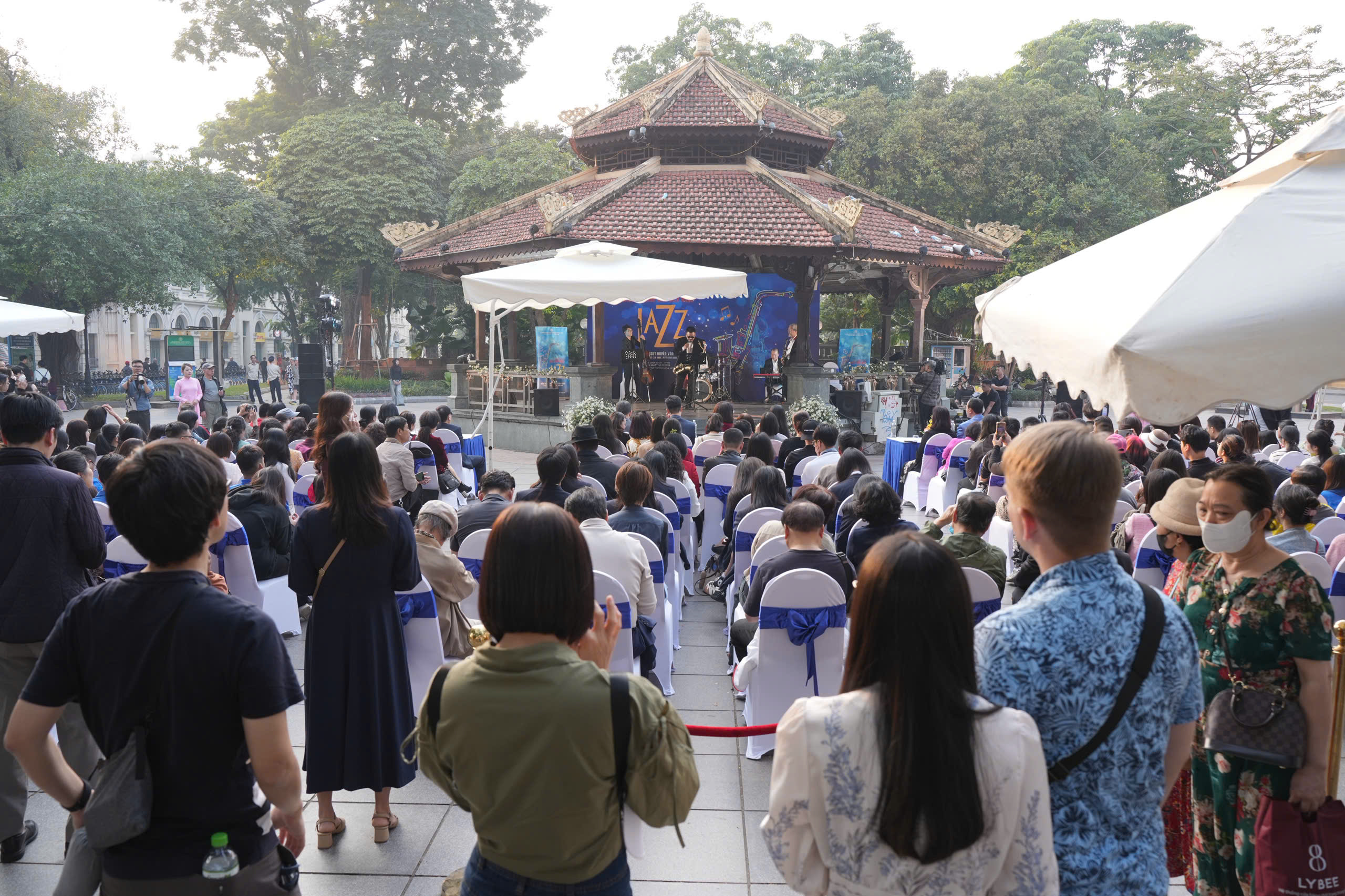 “Âm nhạc cuối tuần”: Điểm hẹn nghệ thuật, không gian sáng tạo mới bên hồ Gươm - ảnh 5