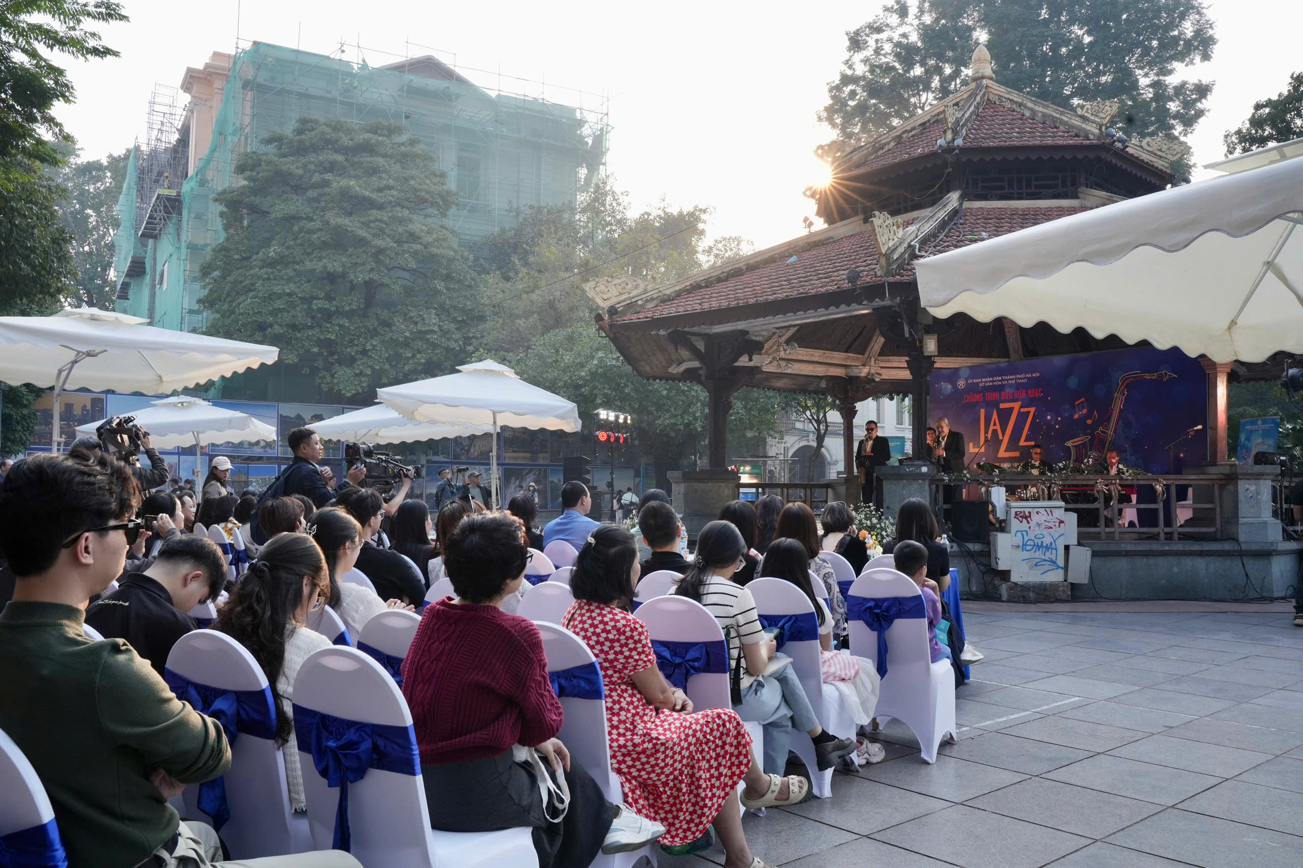 “Âm nhạc cuối tuần”: Điểm hẹn nghệ thuật, không gian sáng tạo mới bên hồ Gươm - ảnh 9