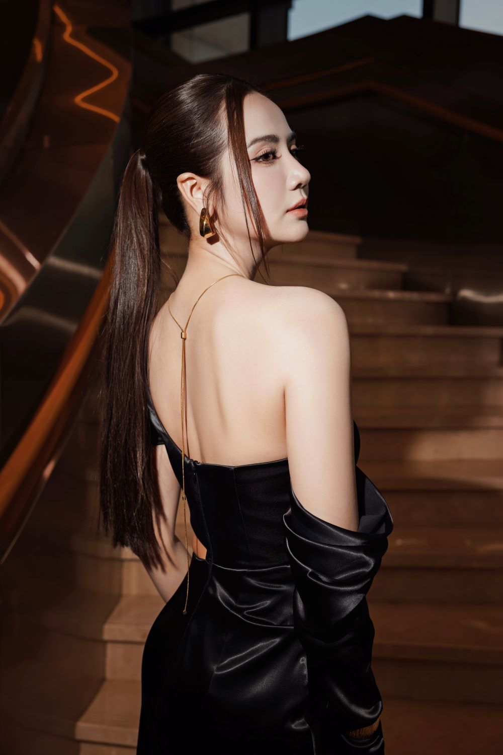 Phan Minh Huyền đẹp từng milimet khi diện đồ dạ hội - ảnh 4