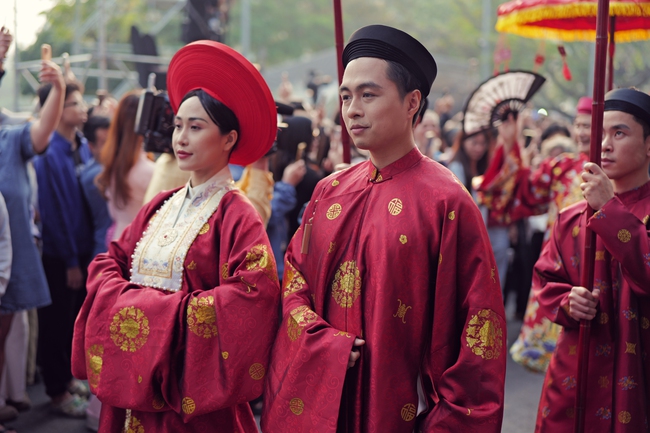 Ấn tượng đoàn rước Việt phục “Bách Hoa Hỷ Sự” tại Ngày hội Việt Nam Hạnh phúc - ảnh 2