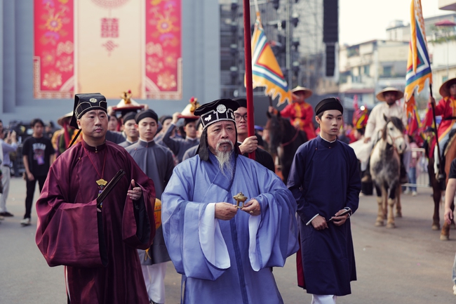 Ấn tượng đoàn rước Việt phục “Bách Hoa Hỷ Sự” tại Ngày hội Việt Nam Hạnh phúc - ảnh 3