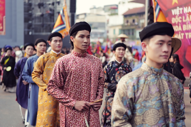 Ấn tượng đoàn rước Việt phục “Bách Hoa Hỷ Sự” tại Ngày hội Việt Nam Hạnh phúc - ảnh 6