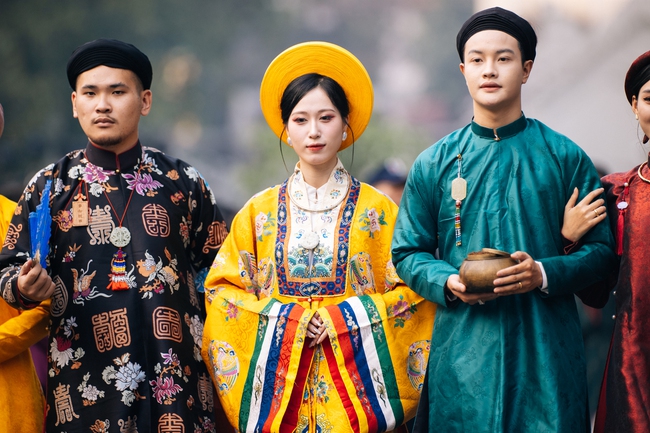 Ấn tượng đoàn rước Việt phục “Bách Hoa Hỷ Sự” tại Ngày hội Việt Nam Hạnh phúc - ảnh 5