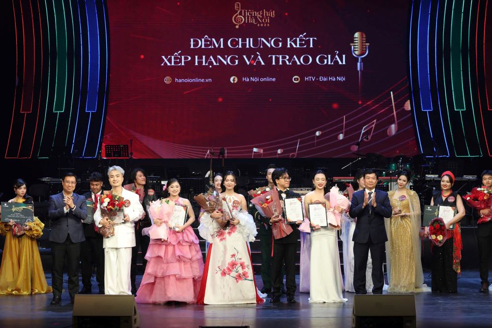 Đào Lê Phương Chi giành giải Quán quân “Tiếng hát Hà Nội” 2025 khép lại mùa giải đầy cảm xúc - ảnh 8