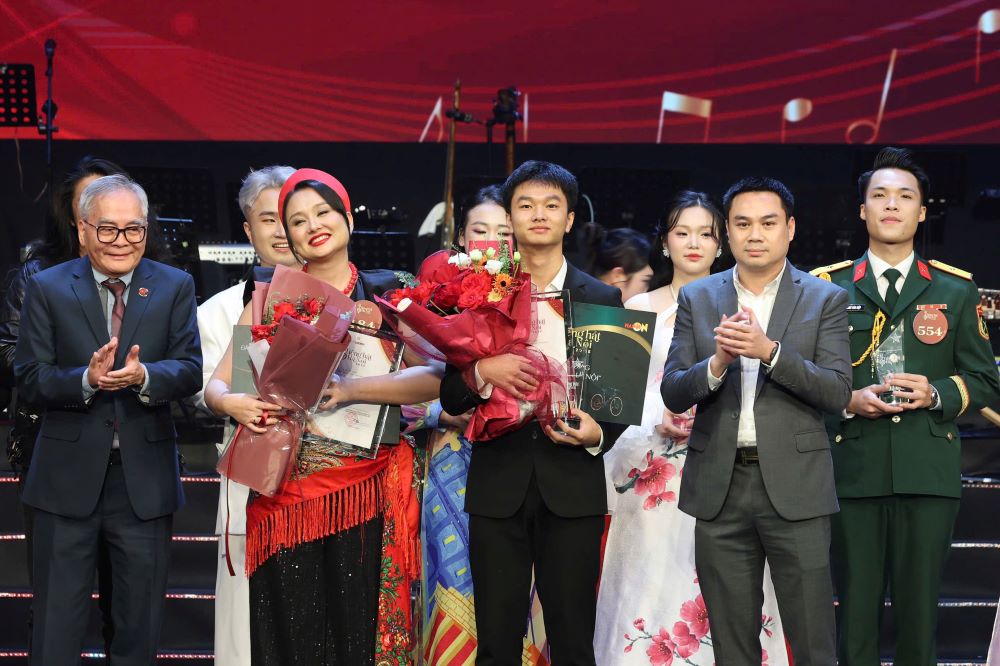 Đào Lê Phương Chi giành giải Quán quân “Tiếng hát Hà Nội” 2025 khép lại mùa giải đầy cảm xúc - ảnh 9