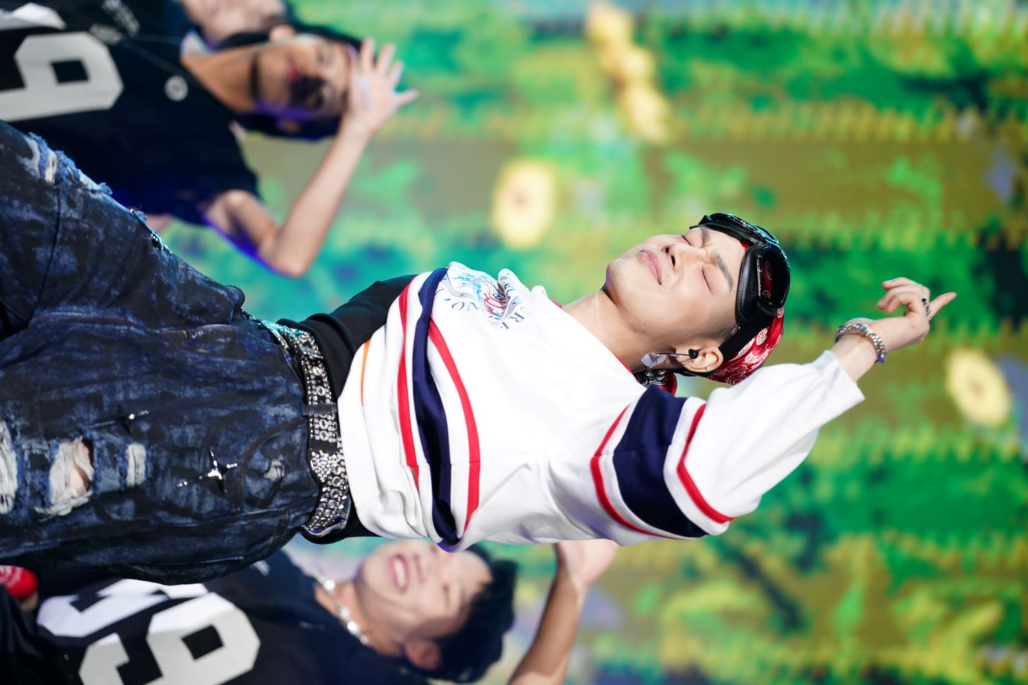 Cặp đôi nghệ sĩ sáng tạo Long Oliver & Bom cùng khán giả bùng nổ cảm xúc trong đêm SYNC FEST 2025 - ảnh 4