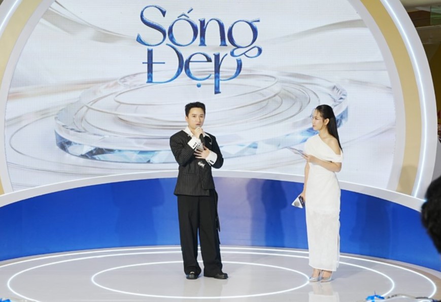 Ca sĩ Anh Tú - LyLy và loạt nghệ sĩ nổi tiếng hội tụ kể câu chuyện “có nhau” - ảnh 2