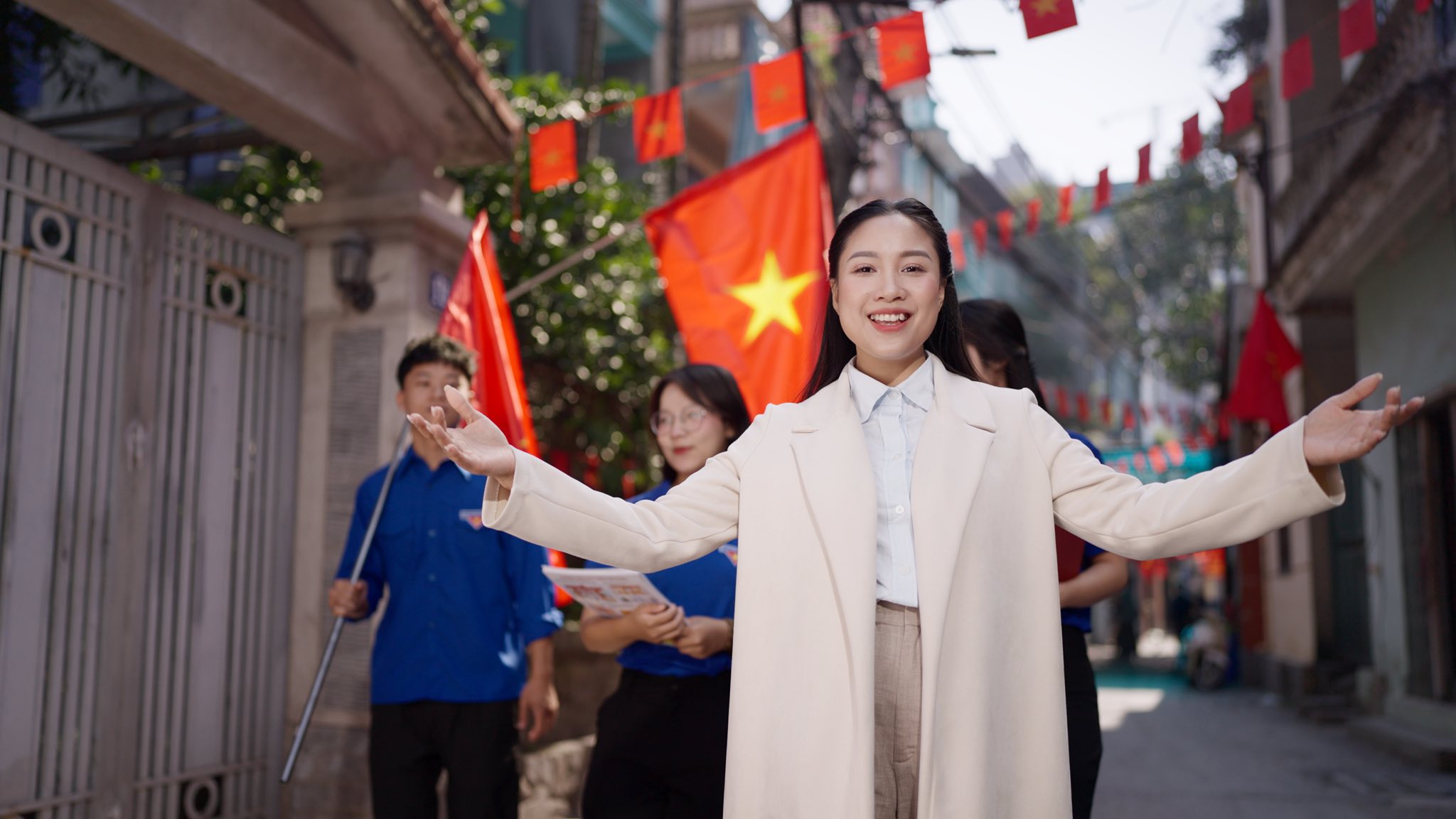 Thượng úy- ca sĩ Trần Bích Ngọc ra mắt MV “Ý Đảng – Lòng Dân” chào mừng Đại hội Đảng lần thứ XIV - ảnh 2