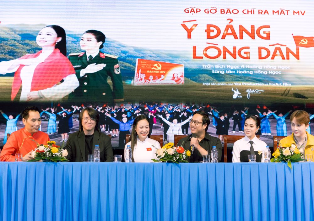 Thượng úy- ca sĩ Trần Bích Ngọc ra mắt MV “Ý Đảng – Lòng Dân” chào mừng Đại hội Đảng lần thứ XIV - ảnh 6