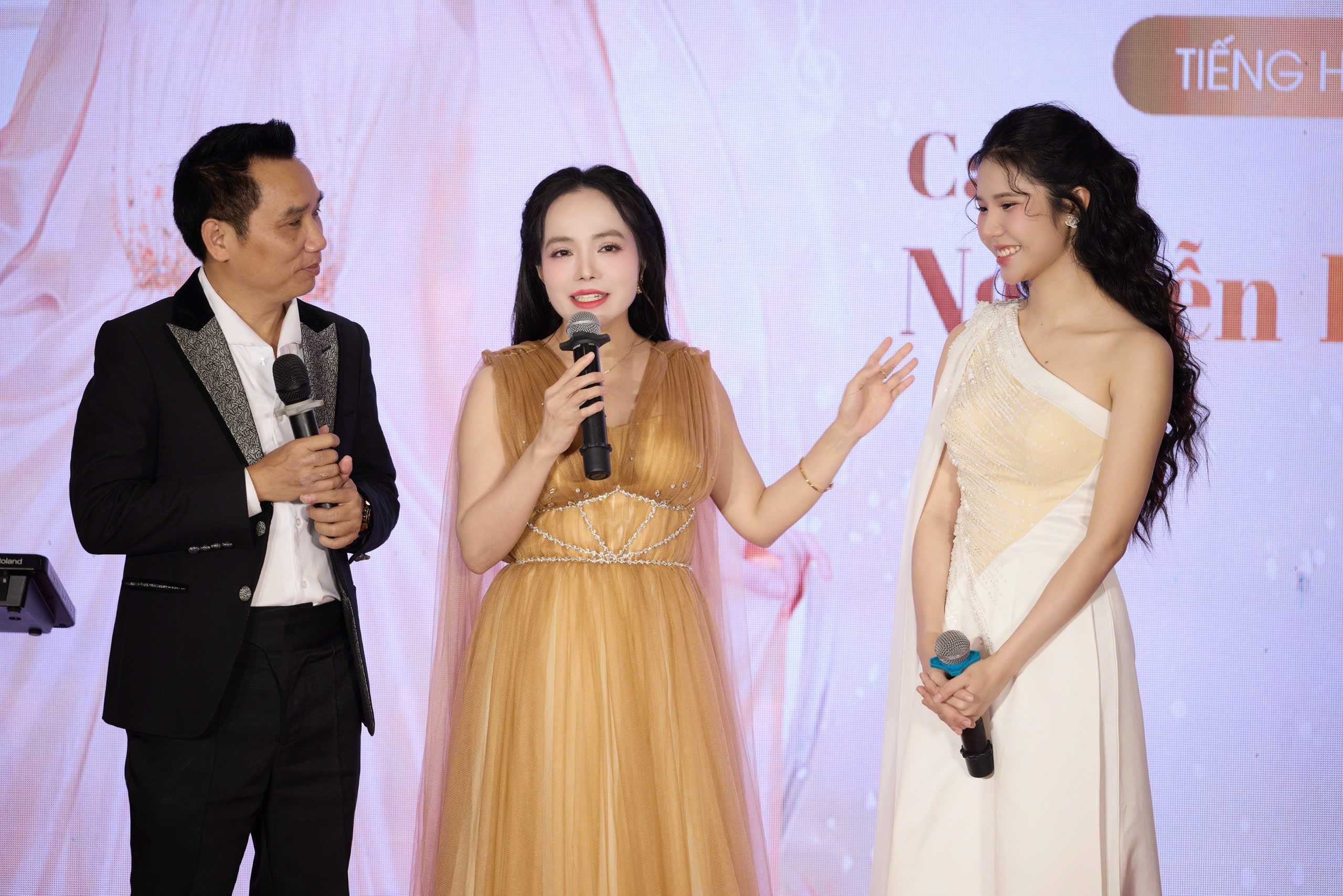 Giải Nhất dòng nhạc Thính phòng Tiếng hát Hà Nội 2025 Nguyễn Phương Anh hạnh phúc vì có “bệ đỡ” gia đình - ảnh 3