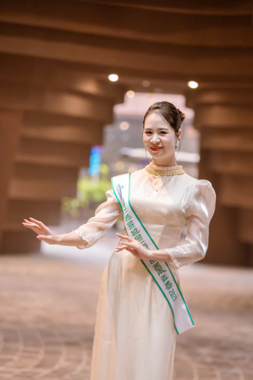 Cô giáo mầm non Dương Thanh Huyền: Mong người trẻ tham gia phát triển làng nghề cây cảnh của quê hương  - ảnh 5