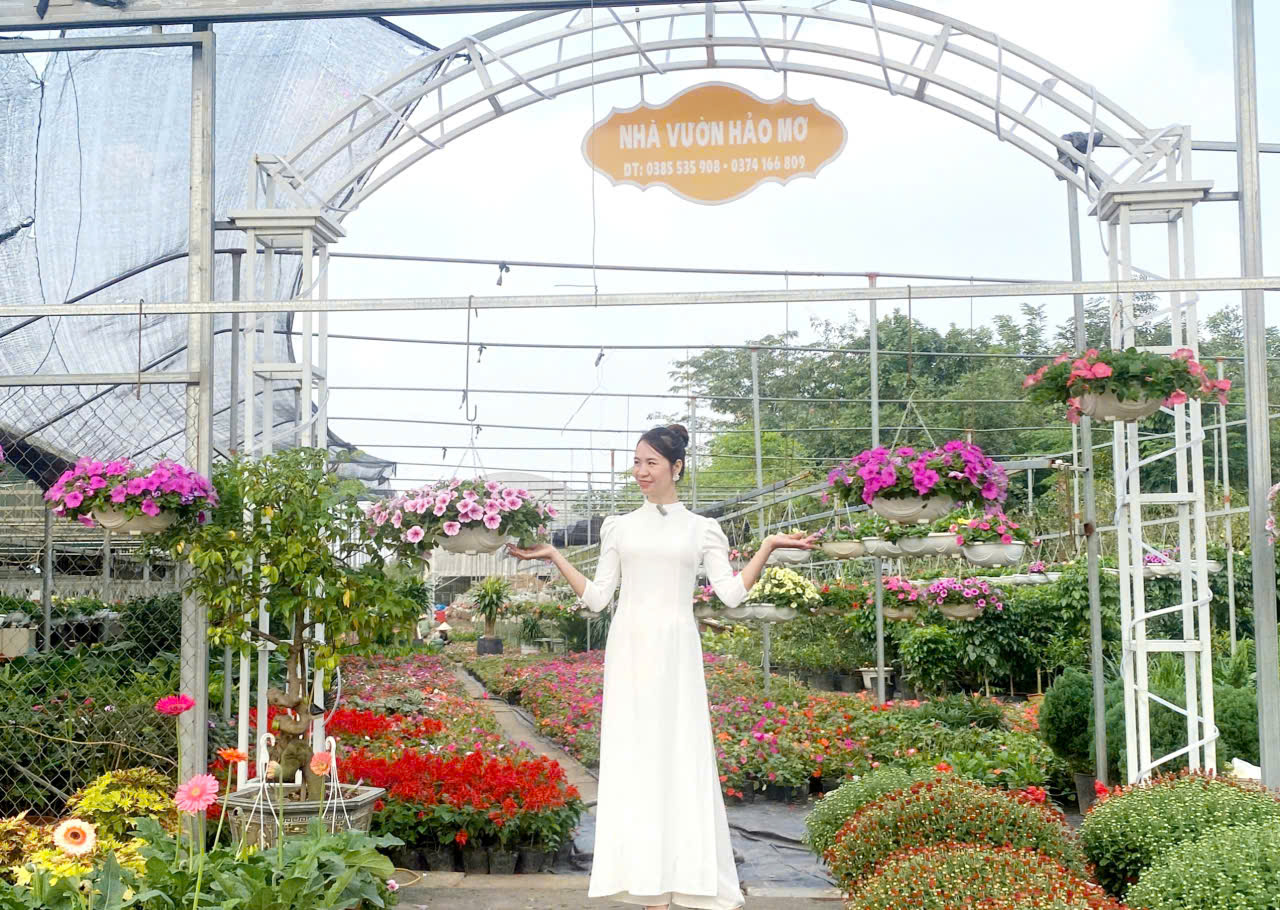 Cô giáo mầm non Dương Thanh Huyền: Mong người trẻ tham gia phát triển làng nghề cây cảnh của quê hương  - ảnh 3