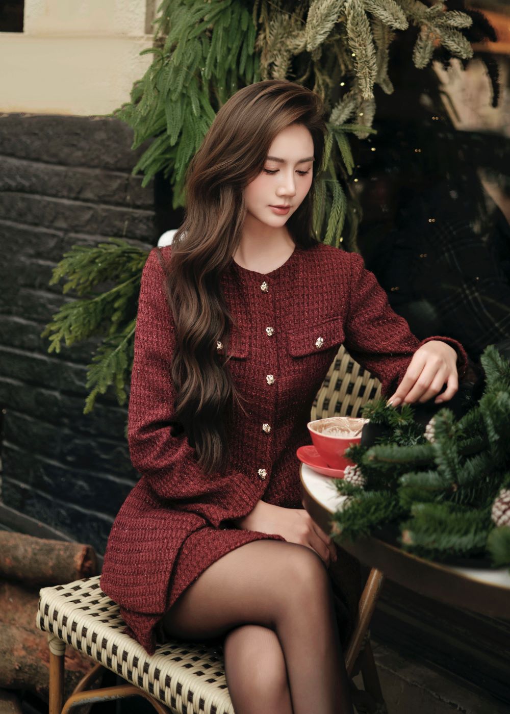 Nàng thơ Noel Phan Minh Huyền được khán giả nức nở khen đẹp như AI - ảnh 1