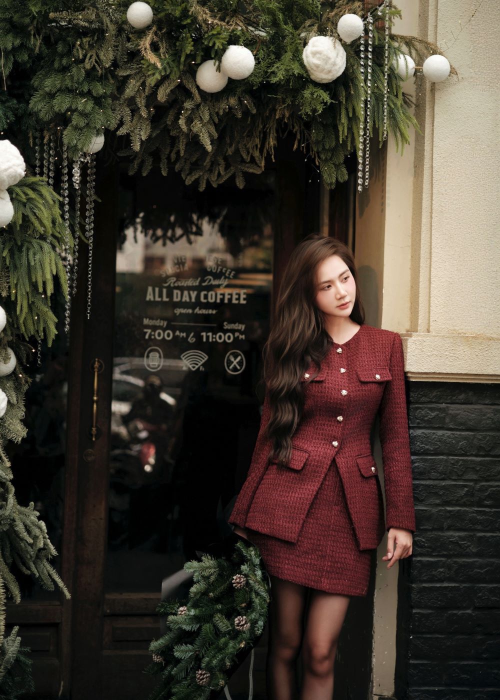 Nàng thơ Noel Phan Minh Huyền được khán giả nức nở khen đẹp như AI - ảnh 4